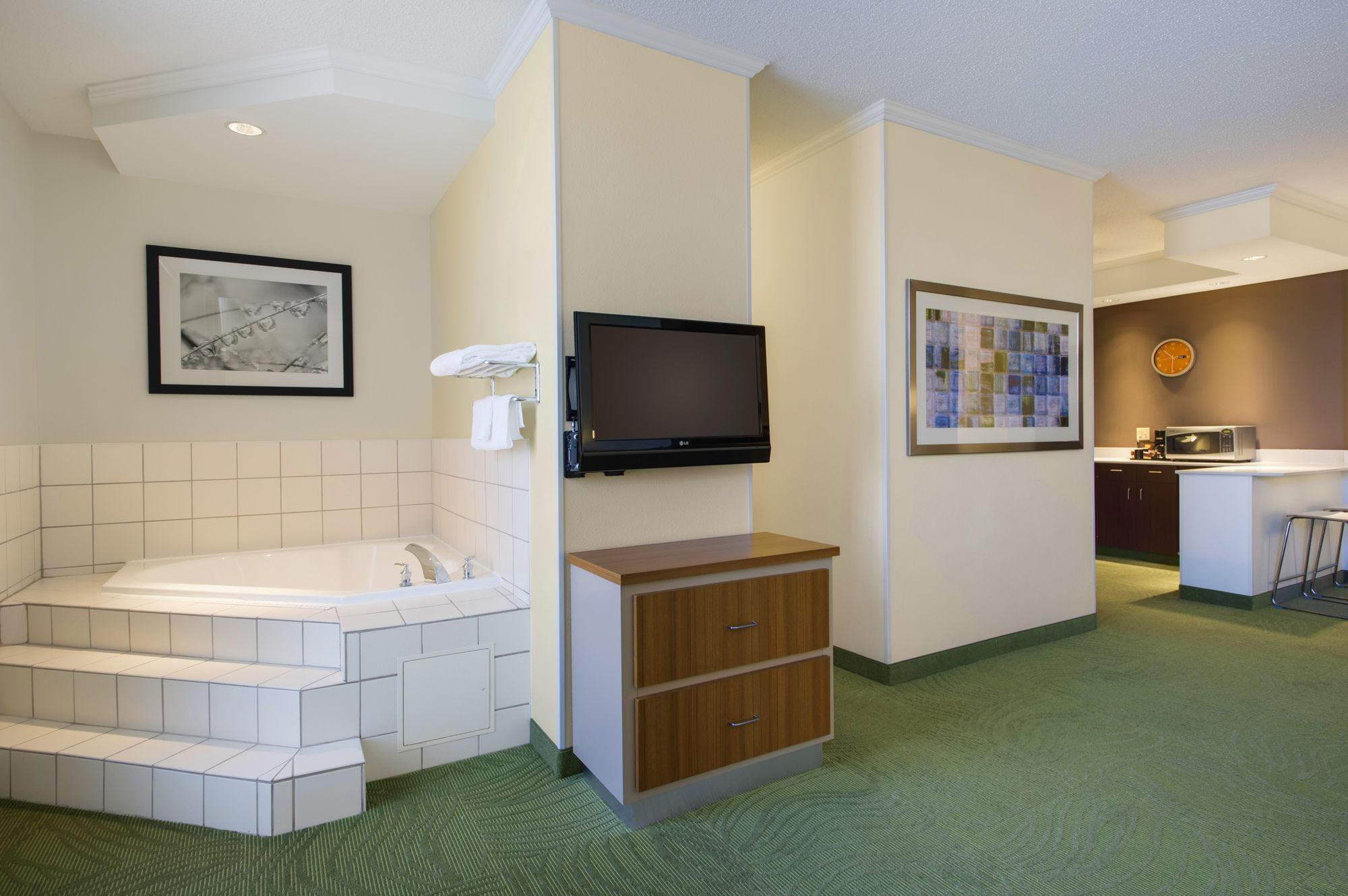 Springhill Suites By Marriott Lawrence Downtown Exterior foto