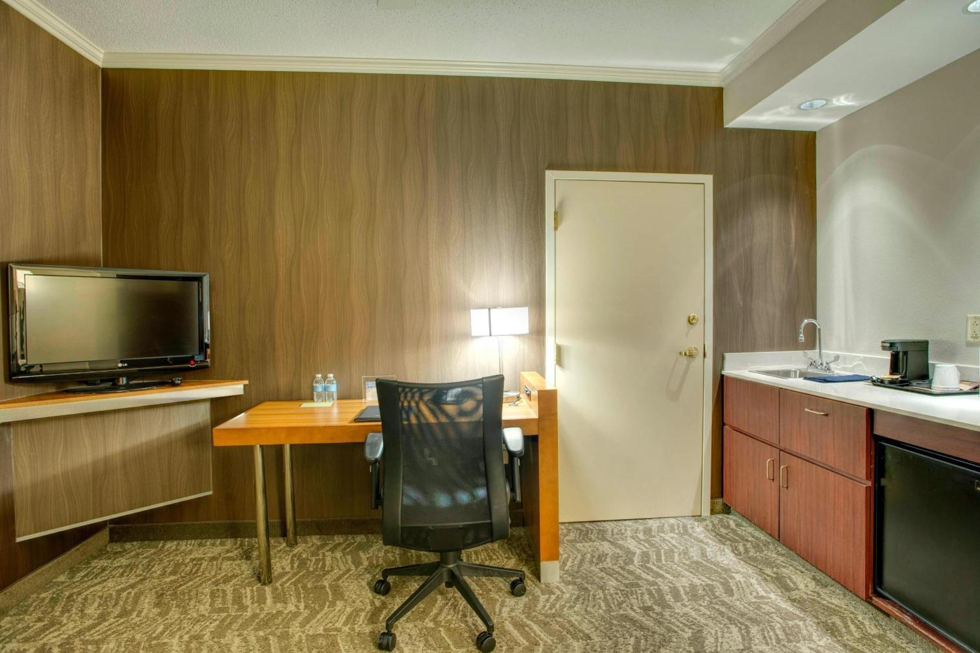 Springhill Suites By Marriott Lawrence Downtown Exterior foto